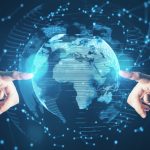 Empresarios analizando datos digitales en pantalla abstracta