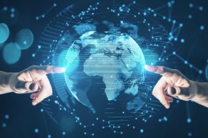 Empresarios analizando datos digitales en pantalla abstracta